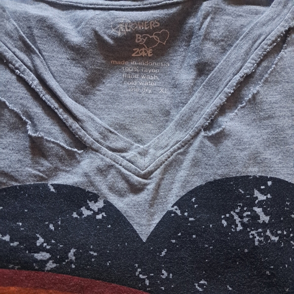 Flowers by Zoe Gray Rainbow Heart V-neck Distressed Shortsleeve Crop Top XL - Picture 7 of 10